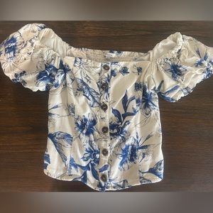 Blashe Blue & White Floral Button Font Puff Sleeve Crop Top